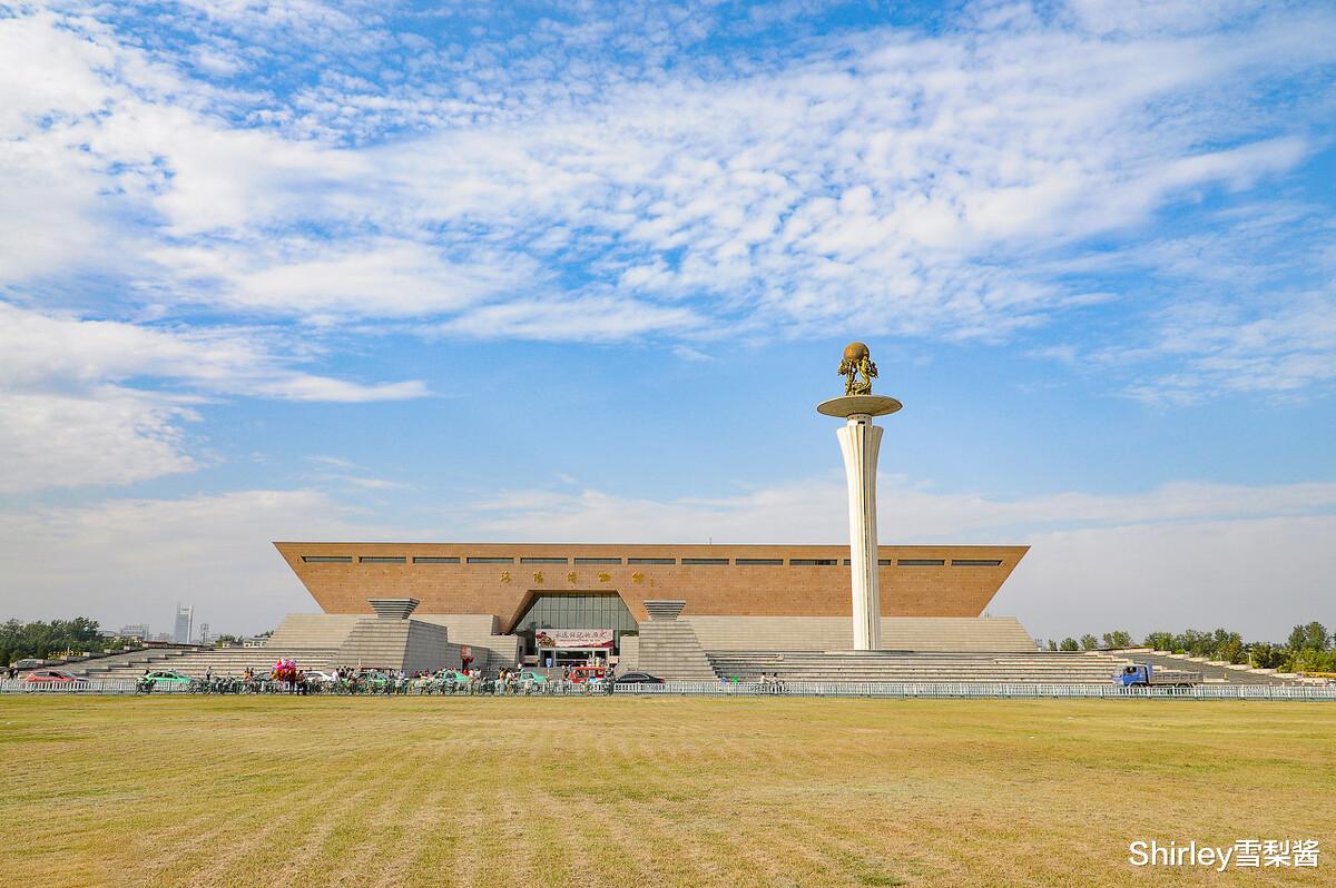 稻城亚丁 位列四大古都之一，这座城市的旅游收入，为何不及三大古都的一半