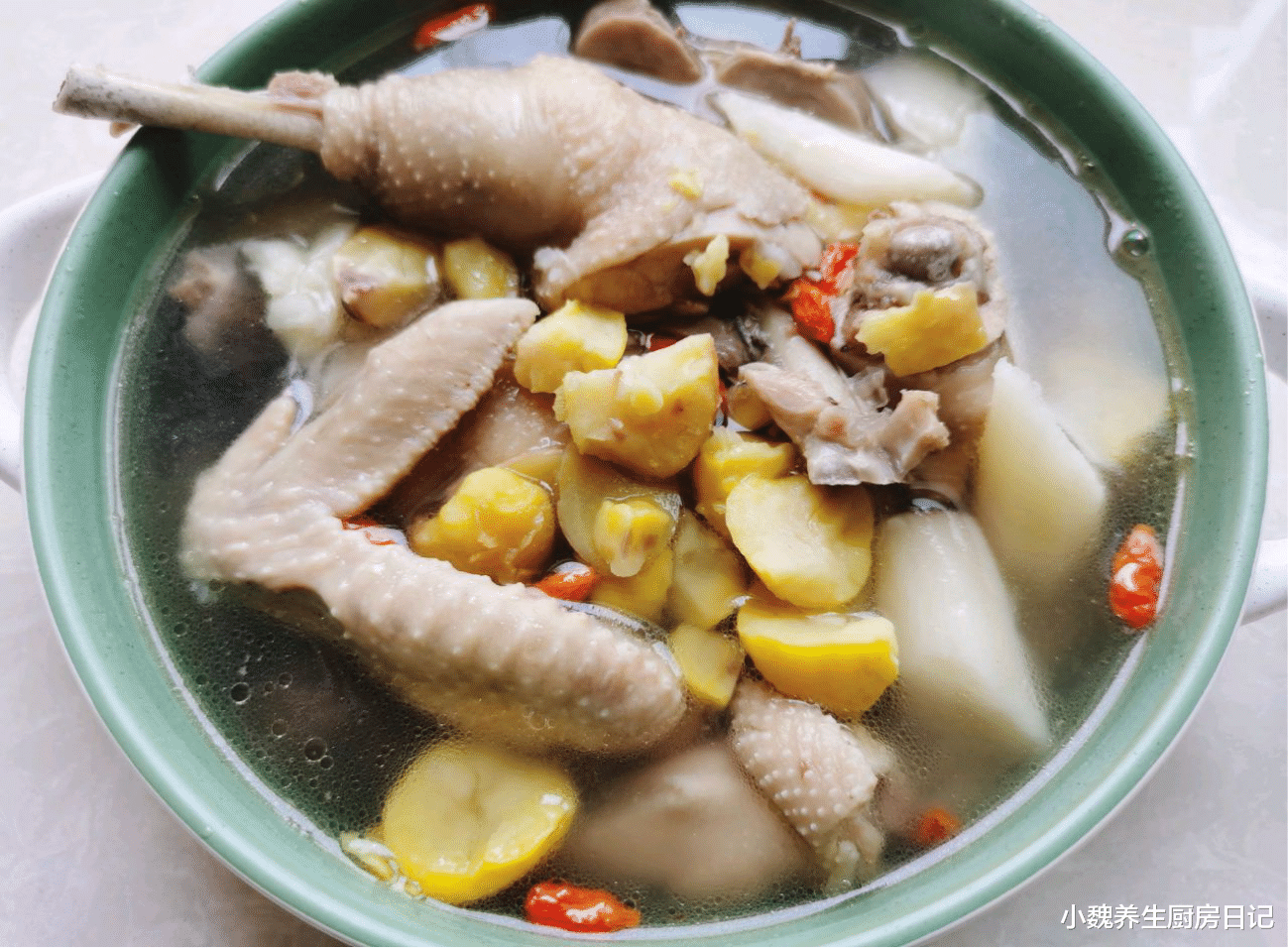 板栗|贫血最怕喝“这汤”，简单炖一炖，气血双补，脸色光泽红润！