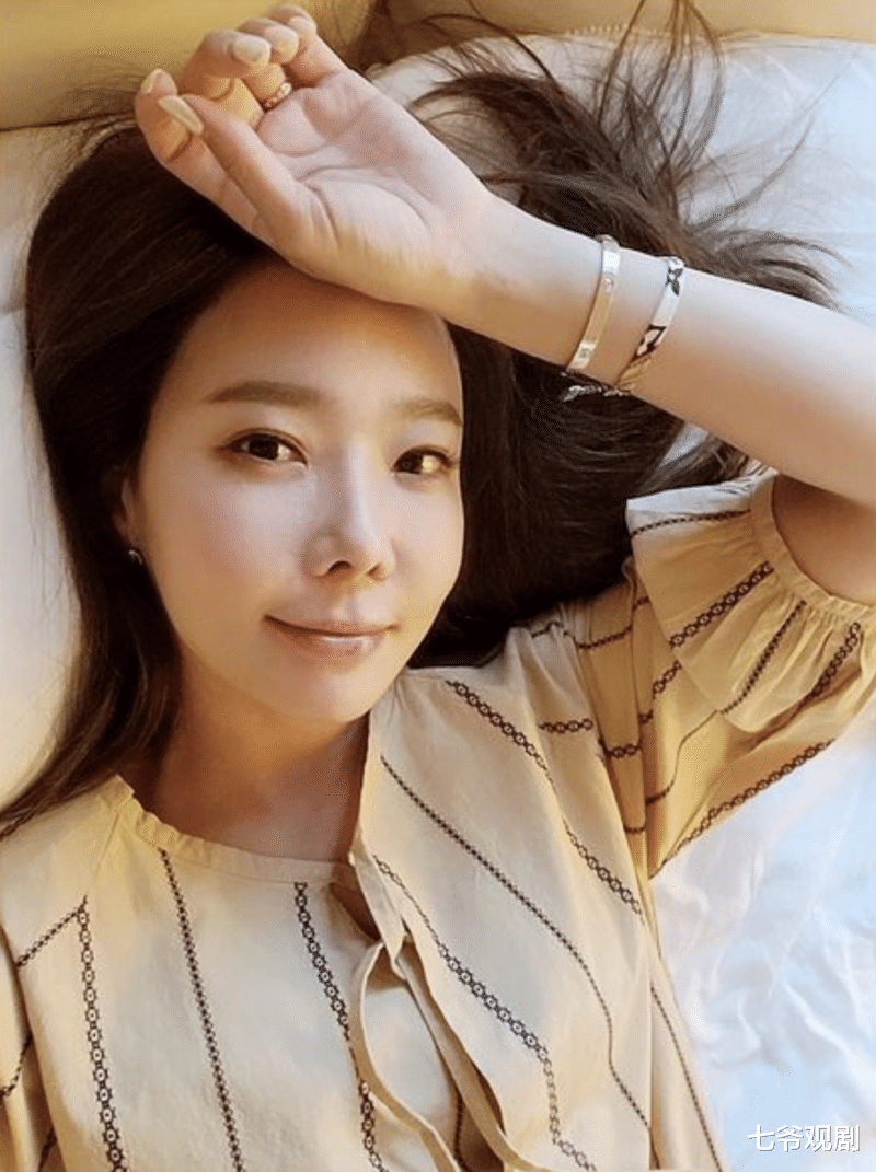 巩俐|老公相差15岁，没有同学全智贤的名气，苏有珍有老板太太的繁忙