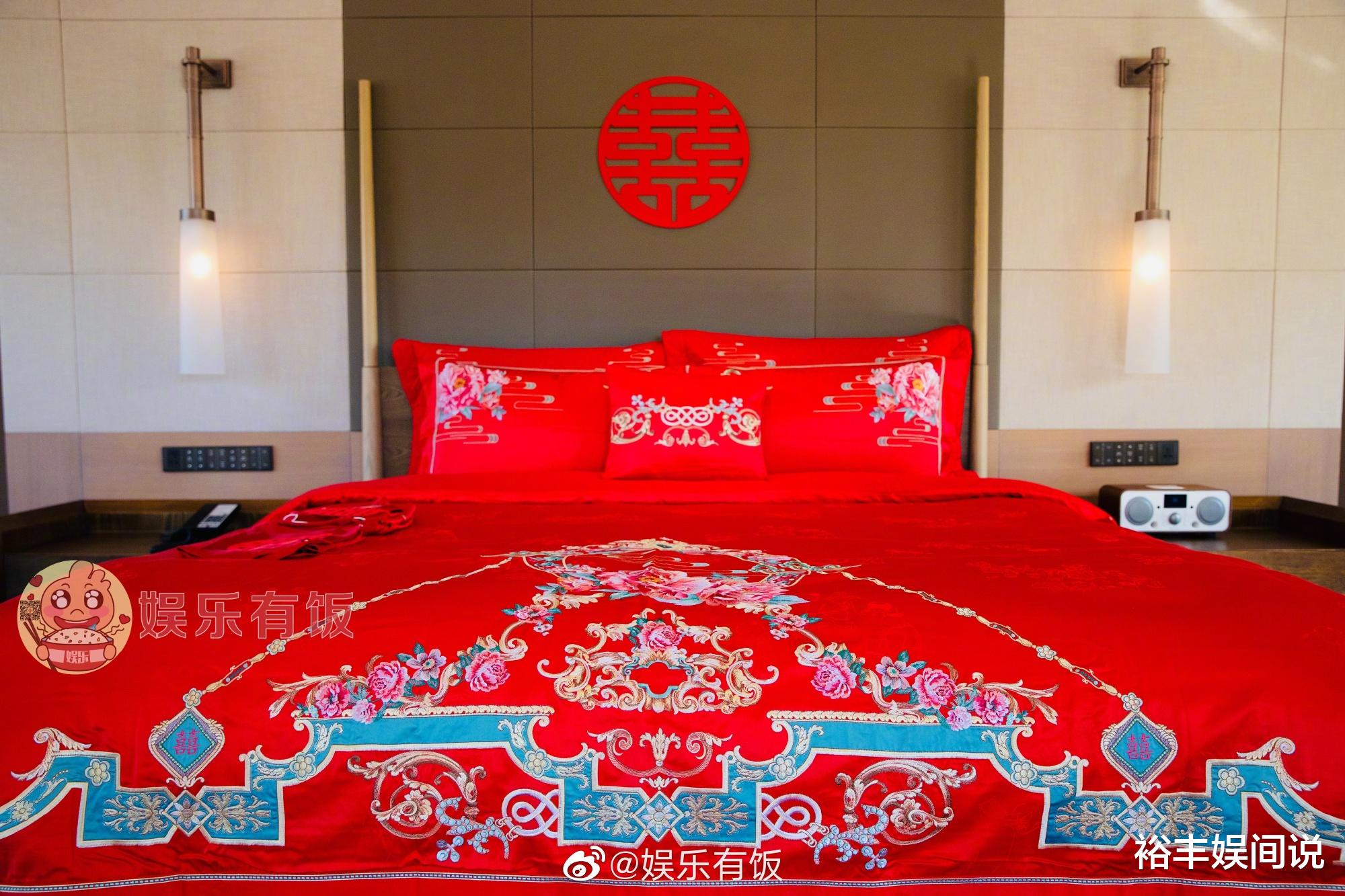 魏晨|魏晨于玮接亲现场曝光，大红色被褥喜气十足，四只龙凤茶杯好有型