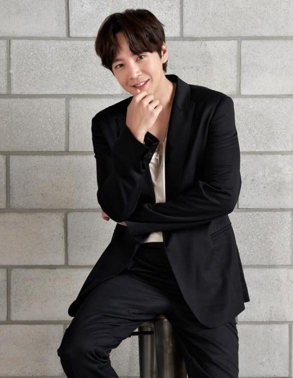 |34岁的张根硕,瘦身成功,不再油腻,重回颜值巅峰