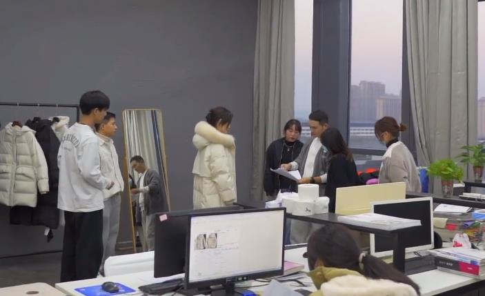 林生斌|朱舅舅晒视频为双十二做准备，却遭黑粉网暴吐槽，称其又出来摆拍