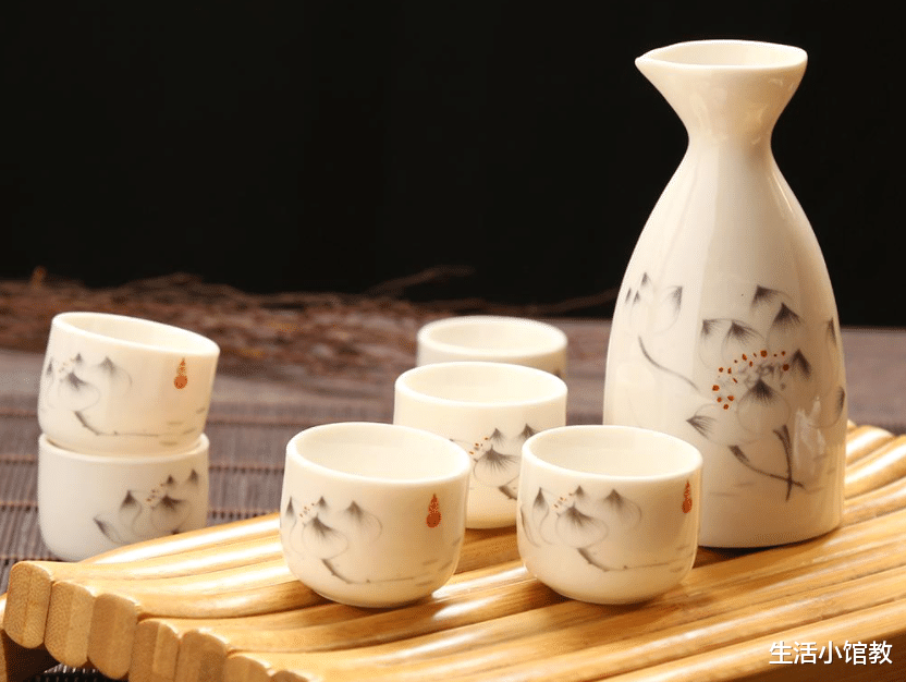 中国2种“狼狈酒”,都是100%精品纯粮酒,却摆超市少有人光顾