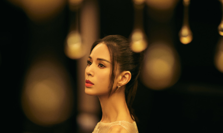 李若彤|李若彤17岁旧照曝光，身穿校服撞脸贾乃亮，与王祖贤合影太美丽