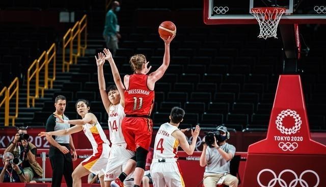 雪落无尘谈|李月汝百发百中砍14+8，李梦11+7，中国女篮晋级成三大球唯一独苗