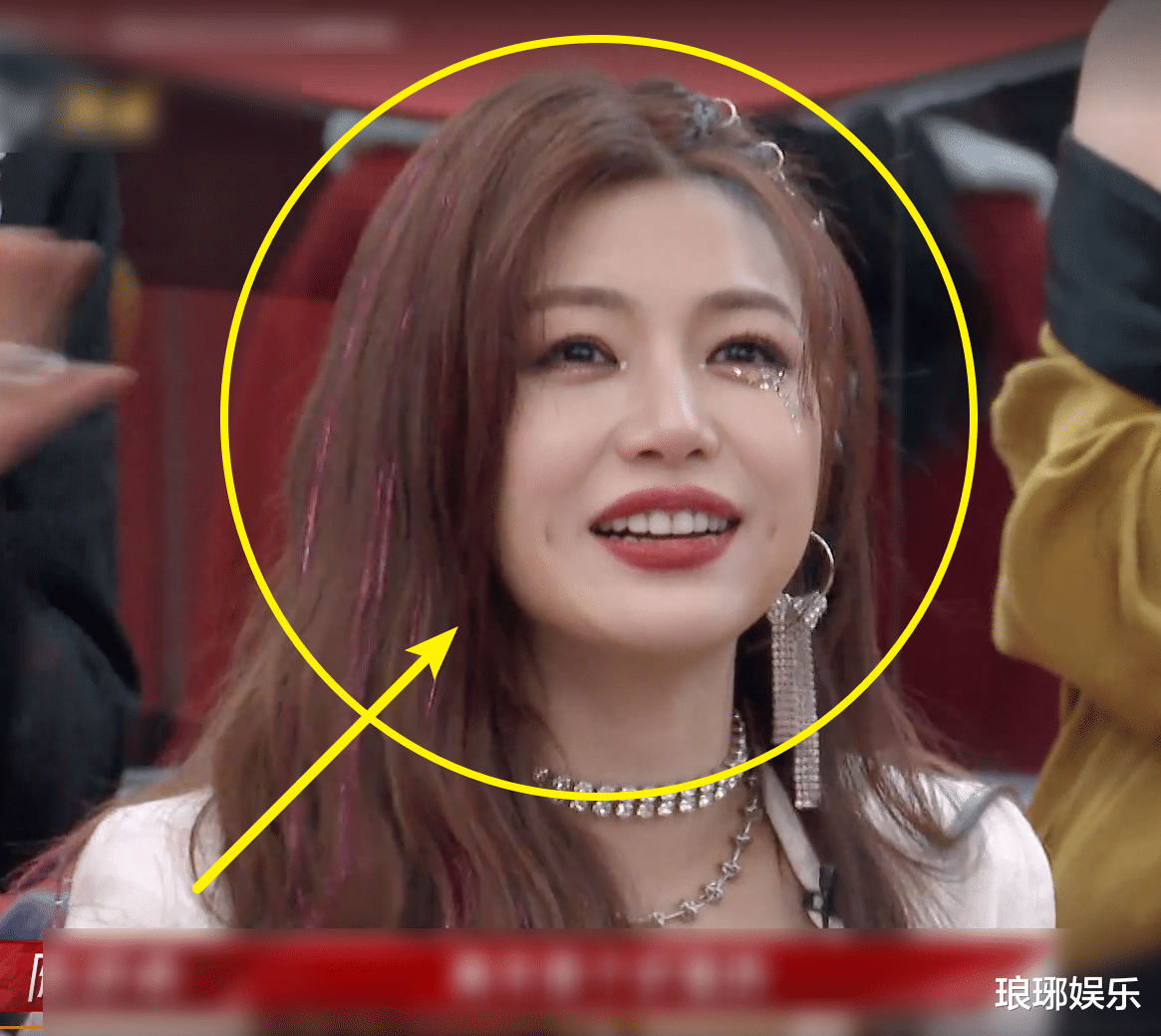 陈妍希|还在说陈妍希像120斤？看清她练习室的生图，这个误会有点大