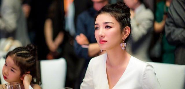 梦迁几度|5段失败的感情，两段婚姻未能善终，44岁的黄奕仍相信爱情