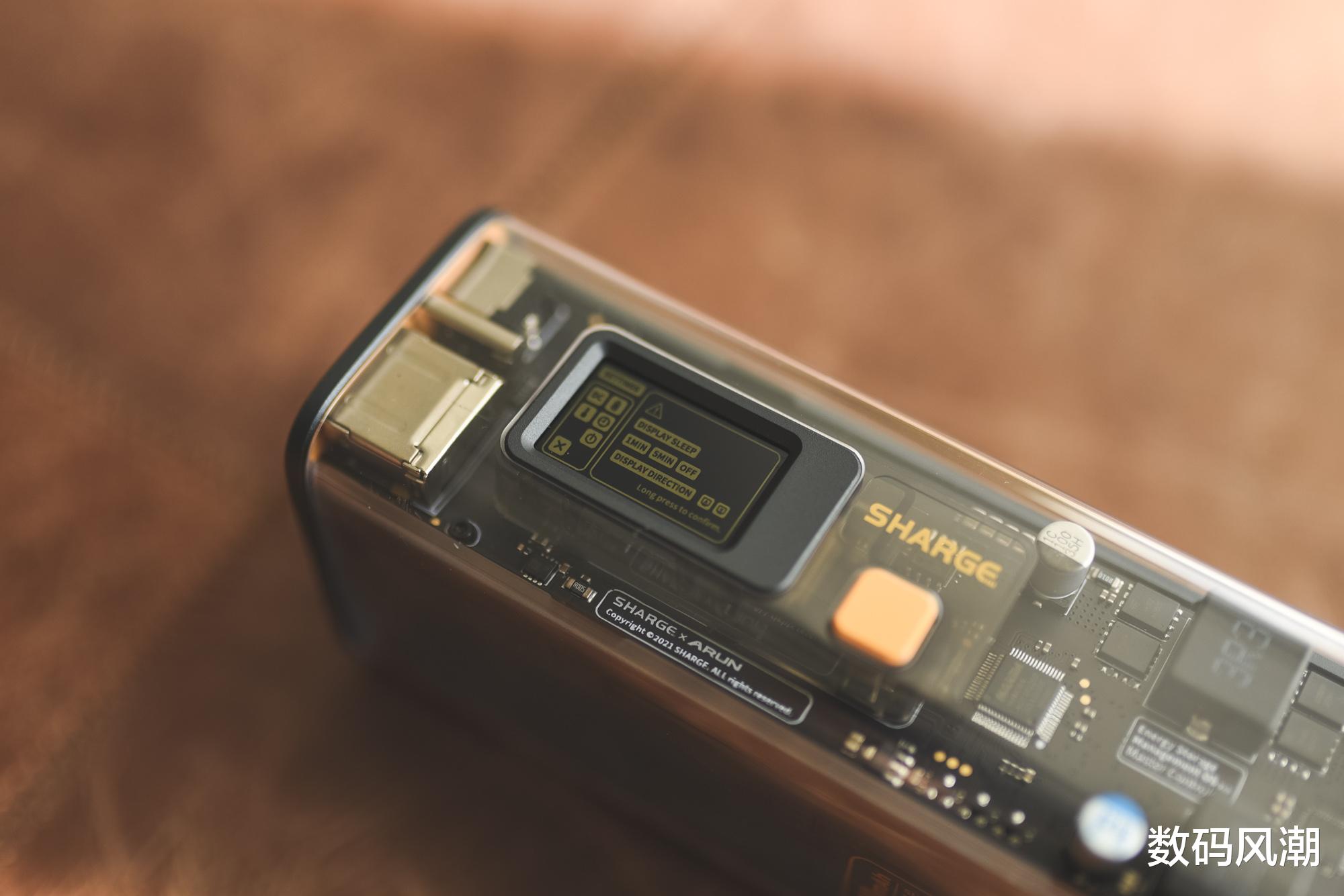 折叠屏|没有数码直男可以拒绝的新玩具，各项拉满的闪极100W超级移动电源