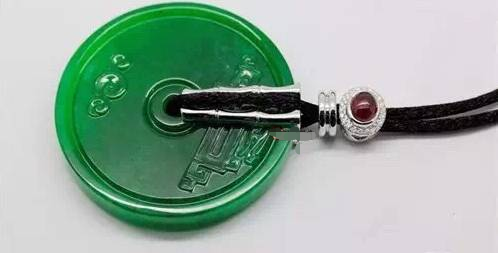 翡翠|平平无奇的豆种翡翠，为何能让马云豪掷700万拍下？