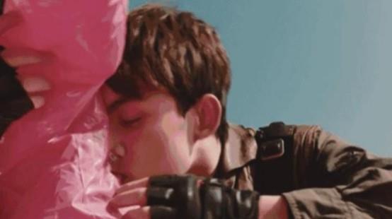 我独坐小窗一盏清茶 ?守?男?德?第一人吴磊，拍戏一言不合就“献吻”，连翻车都好笑