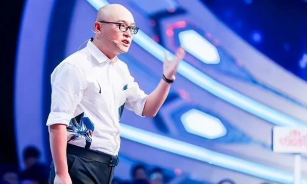 非诚勿扰|收废品小哥上非诚勿扰，惨被灭灯还遭羞辱，孟非：说说收什么废品