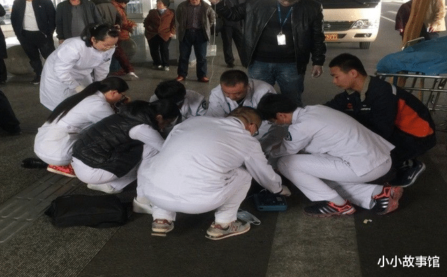 小小故事馆 89岁内科医师，研究高血脂50年：秋冬少吃3种食物，远离脑梗