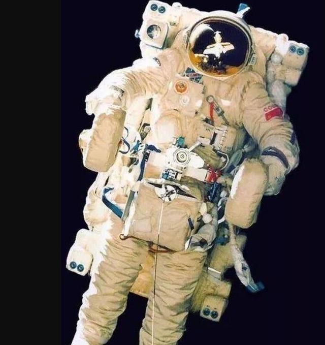 太空 美国宇航服总价超10亿，中国呢？真的太空行走穿5次就扔吗？