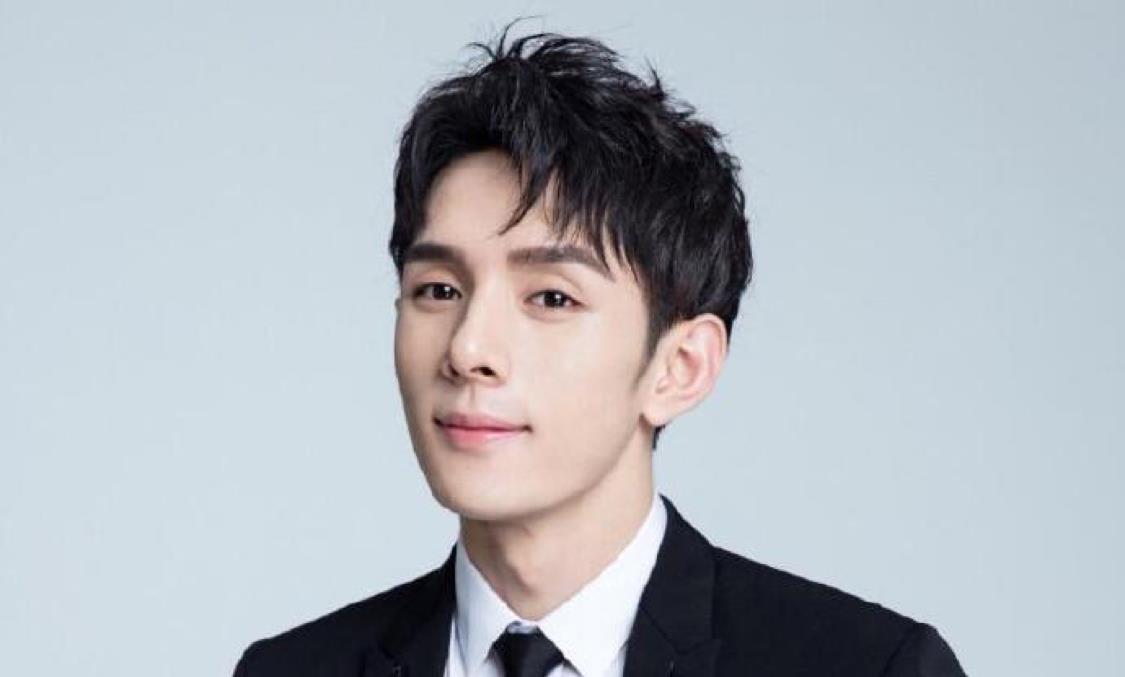 王灿|无人不知的李佳琦，但谁又知道他直播场数比一年天数还多？