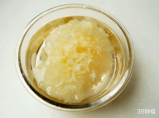 39肿瘤 21岁女子每天一碗银耳粥，查出肝癌，医生：或比酒精还伤肝，趁早远离
