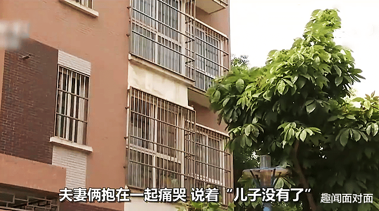 南昌 已婚男疯狂追求女同事遭拒，20多刀捅死其男友，凶手妻子反而怒骂女孩：你毁了两个家