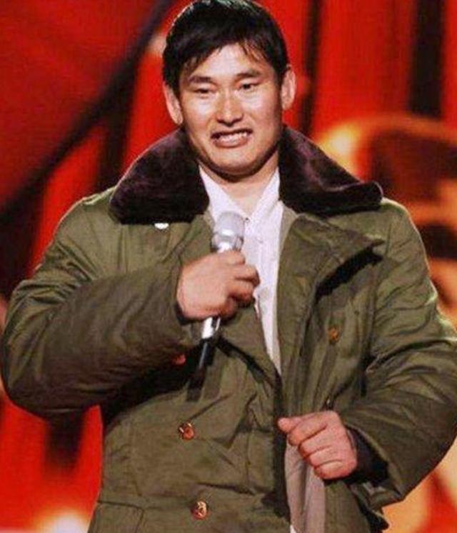 朱之文|张同学走红的同时，不少网红年入百万住别墅却在农村装穷人…