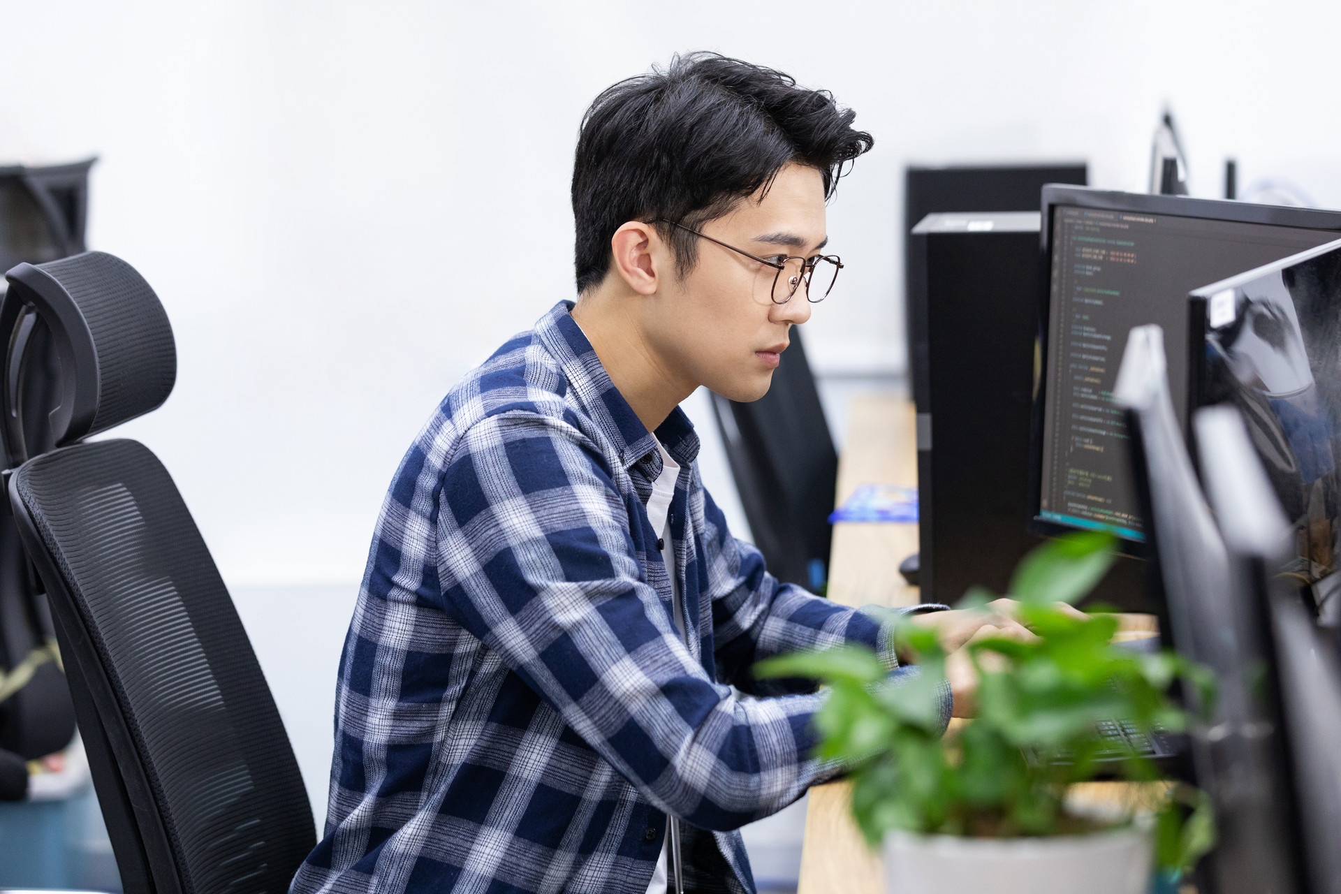 |目睹业务主管没提反降那件事真正懂得：别欺负职场老实人，不好惹