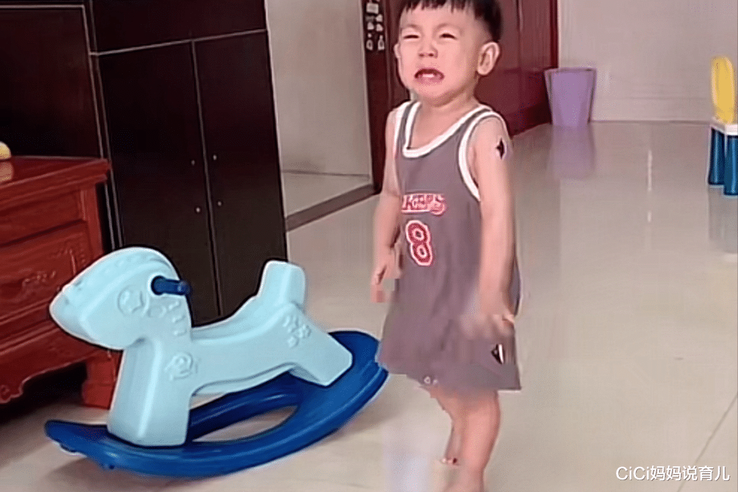 CiCi妈妈说育儿|孩子一言不合发脾气摔东西，不打不骂不哄，给他一个“概念”就好