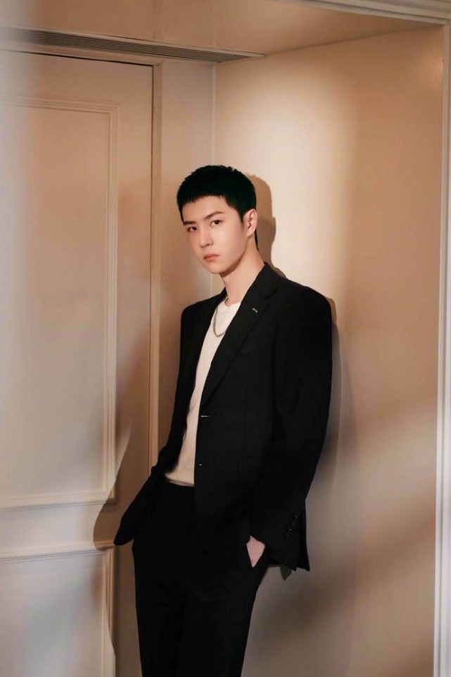 小怪兽的快乐|P图美颜得标注？网友建议网红和明星都学学