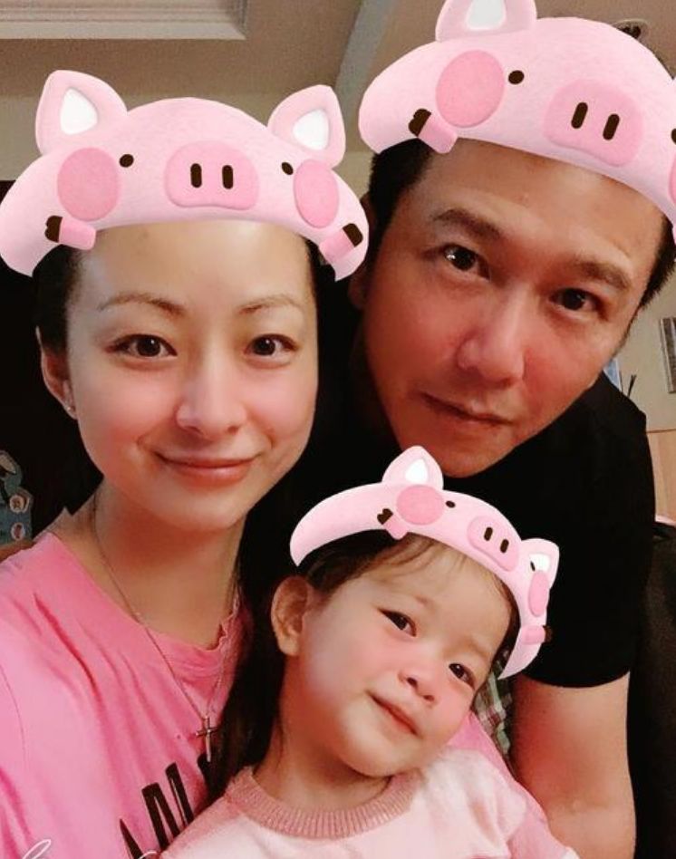 温兆伦|温兆伦：绯闻女友个个漂亮，三婚娶小20岁妻子，女儿比他小50岁