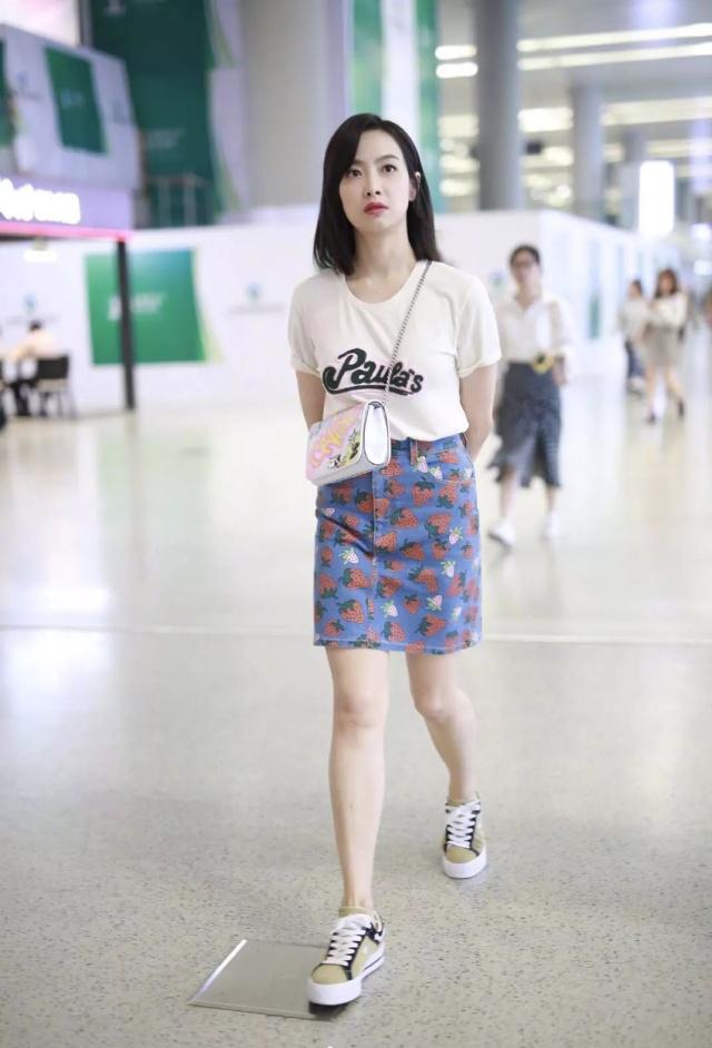 咏梅|专属夏季的草莓造型，鞠婧祎杨紫宋茜好甜美，49岁咏梅也在穿！