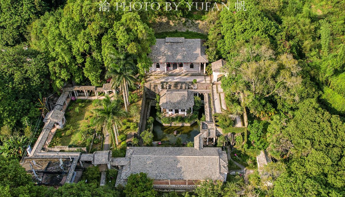 整天都在想足球的事 广西玉林发现一座400亩豪宅，主人身高1.57米，却娶了8个老婆