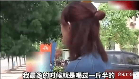 |女销售陪老板喝酒，醒酒后发现衬衫反穿躺在酒店，裙子随意放一旁