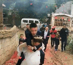 情侣|一对情侣一起去健身房六年，所以女生是去减肥的，男生是去干嘛的。