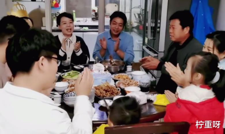 奇奇|真温馨！姚爸教孙子奇奇英语，田静调侃说爷爷根本教不了奇奇了