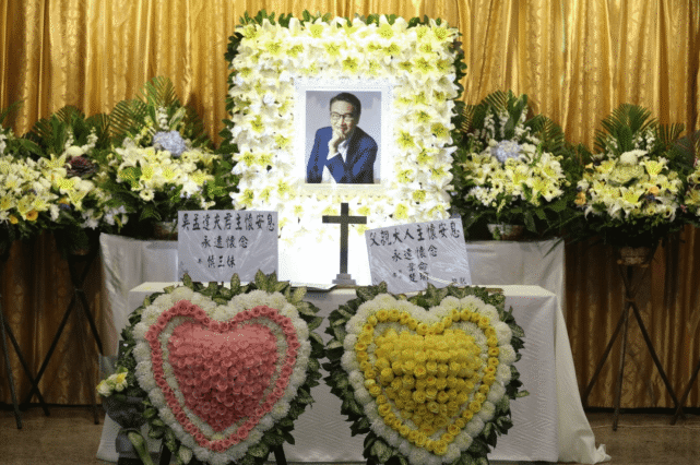 吴孟达|吴孟达出殡现场曝光，遗孀侯珊燕眉头紧锁，儿子身形消瘦令人心疼