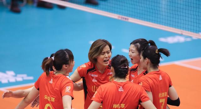 奶球妈咪聊|原本是夺冠热门，如今却连输辽沪两队遭遇两连败，山东女排怎么啦