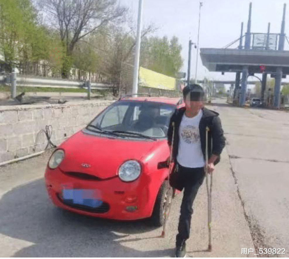 用户_539822 怎么回事?轿车司机下车把交警都吓一跳