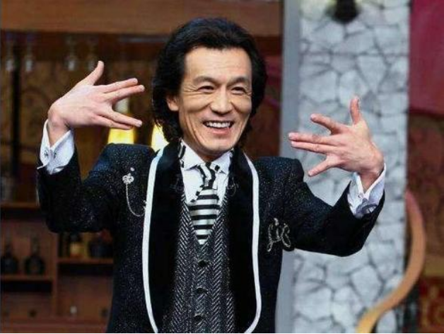 李咏|李咏去世3年后，父母至今不去扫墓，妻子哈文官宣喜讯获祝福