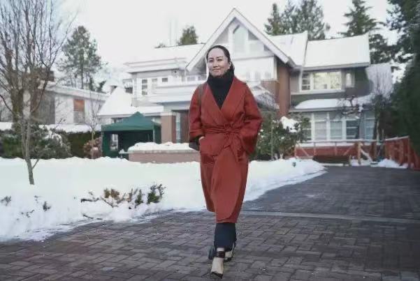 孟晚舟|孟晚舟最新动态！换新刘海气质大变，阔腿裤高跟鞋气场全开真霸气