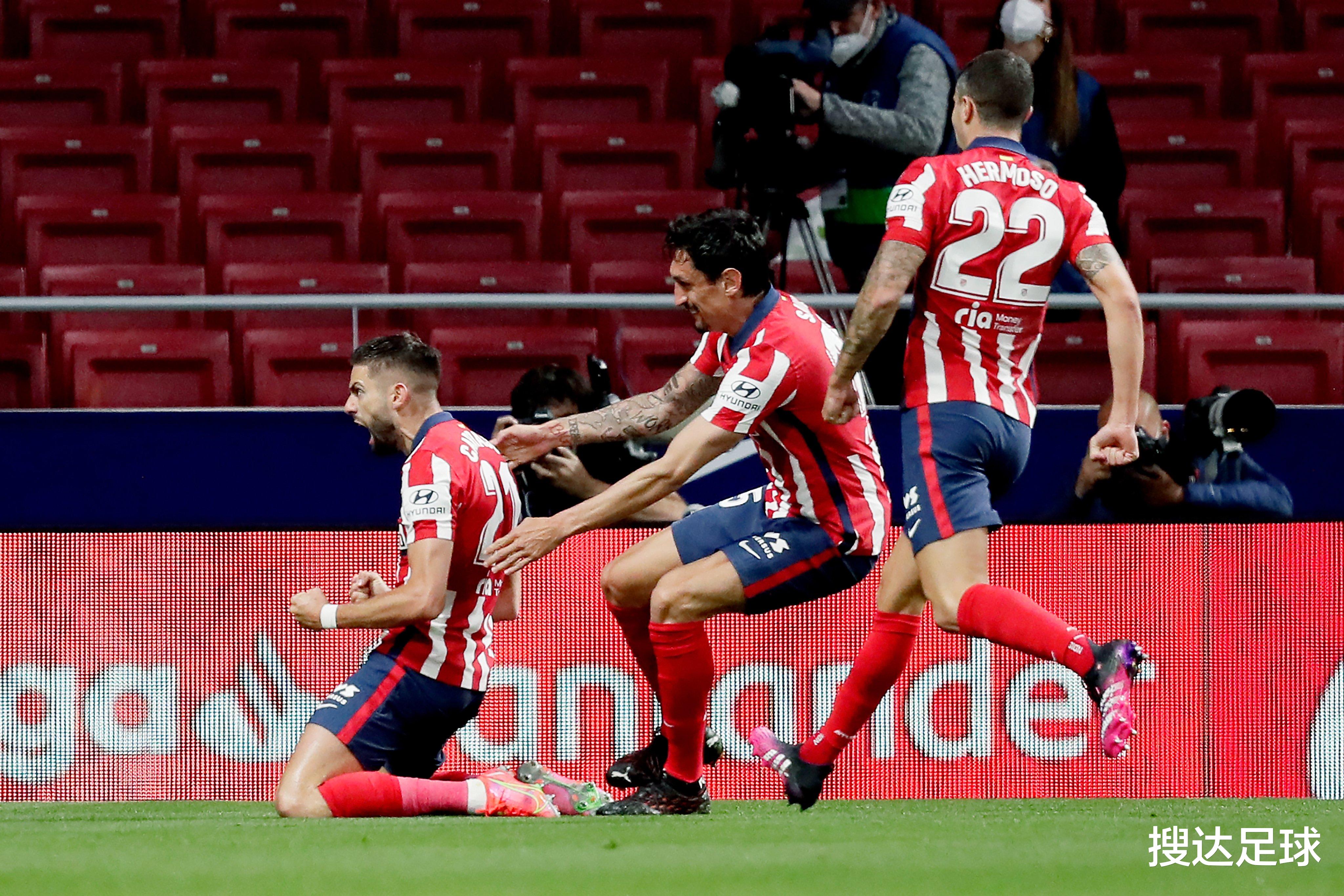 马德里竞技|2-1，西甲冠军最快下轮诞生！前中超巨星激动滑跪，巴萨绝望