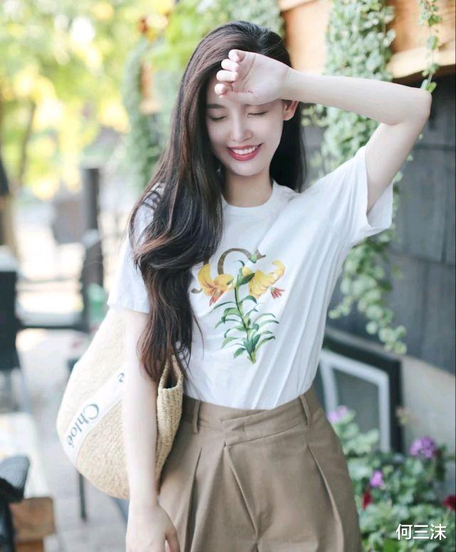 何三沫|怎么穿搭才能成为精致的女人?简约休闲风就很高级,值得细细品味