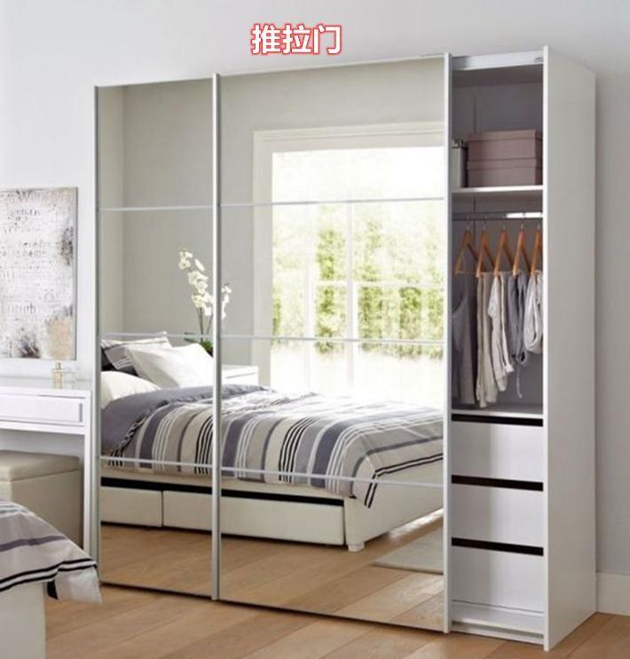 论装修还是他家会玩,楼梯下面塞个镜面柜,做酒柜用正正好!