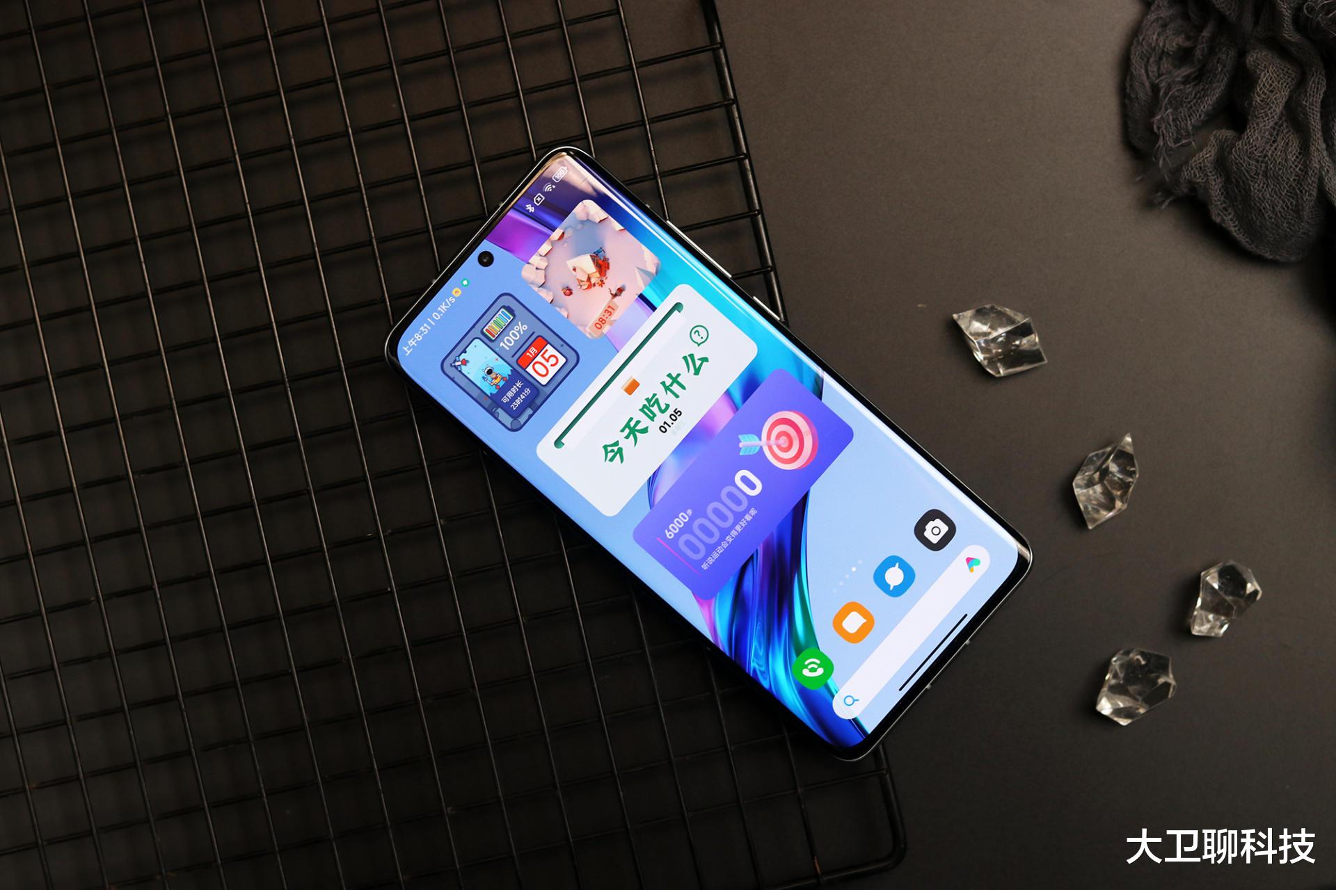 iPhoneSE|华为损失超2500亿元，苹果市值破30000亿美元，国产机彻底输了？