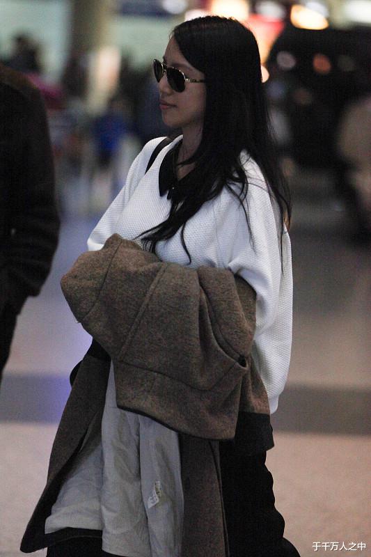 唐艺昕|网友：李靓蕾秒删的发文，可能觉得，有些没必要的话就发了