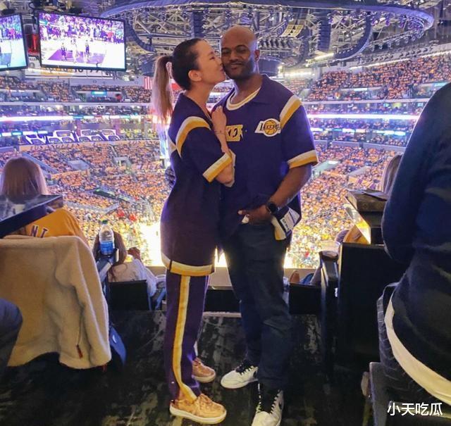 陈见飞|陈冠希姐姐陈见飞，与黑人男友街头热吻，42岁保养似18岁少女