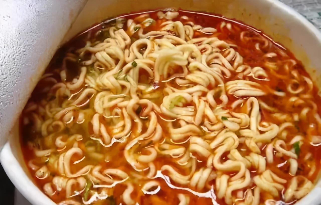 连衣裙|吃花生能减肥？提醒：若不想腰上长赘肉，最好少吃这5种食物