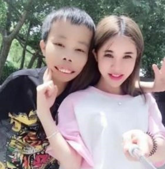 草莓小肉丝|“外星人”陈山官宣结婚,新娘颜值高却比新郎还矮,网友:挺般配