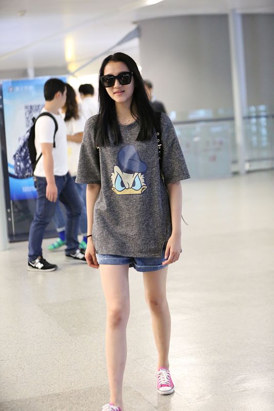 生活赋予情感|关晓彤的人缘还挺好的,就算和江疏影差了9岁,也能成为好朋友