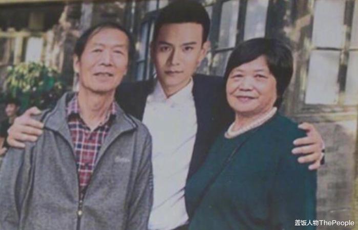 赵本山|于和伟王丽坤旧照被翻、赵本山被P成遗像，做道具能用点心吗？