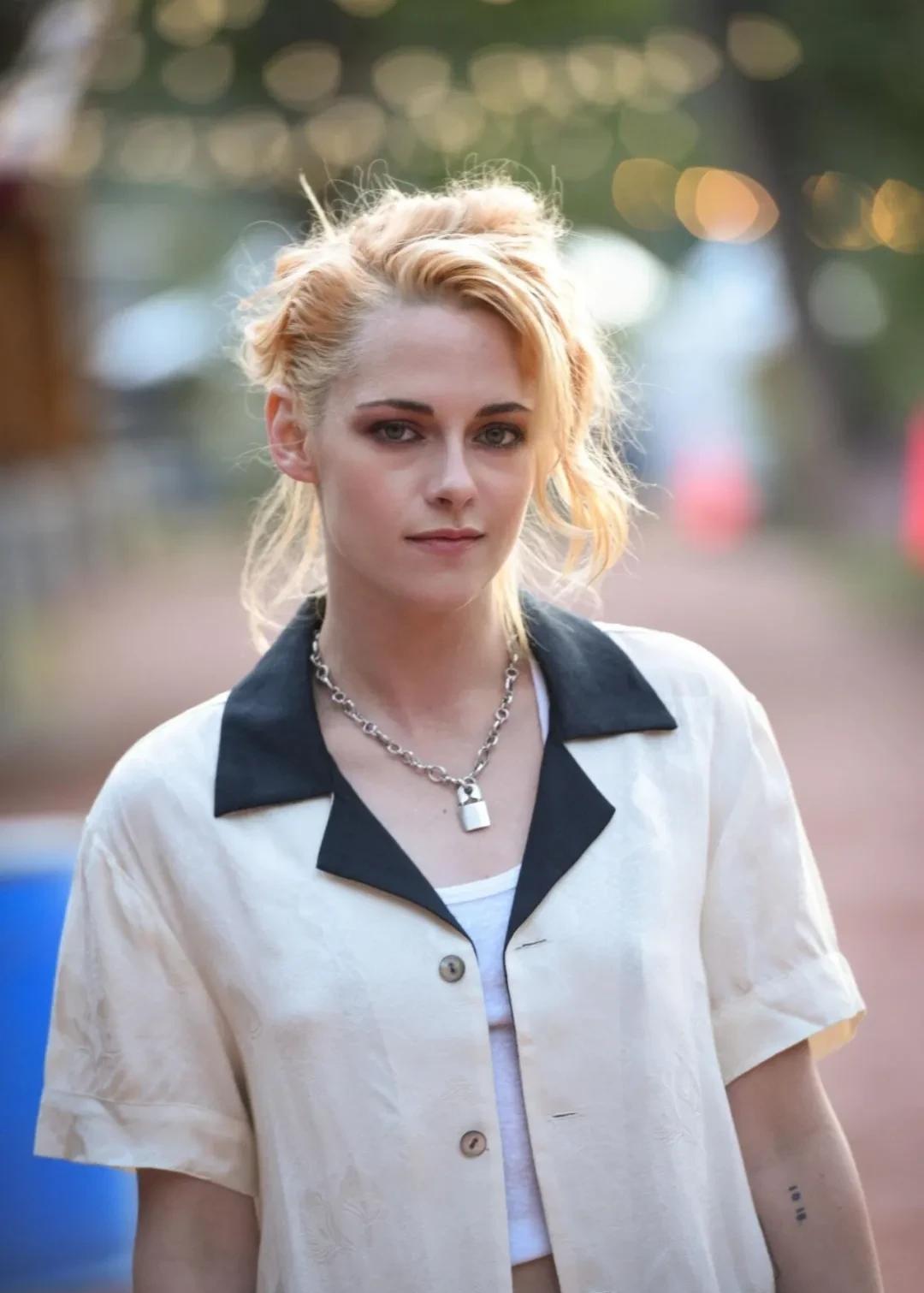 育邻人|组图：“小K”克里斯汀·斯图尔特携《斯宾塞》现身电影节