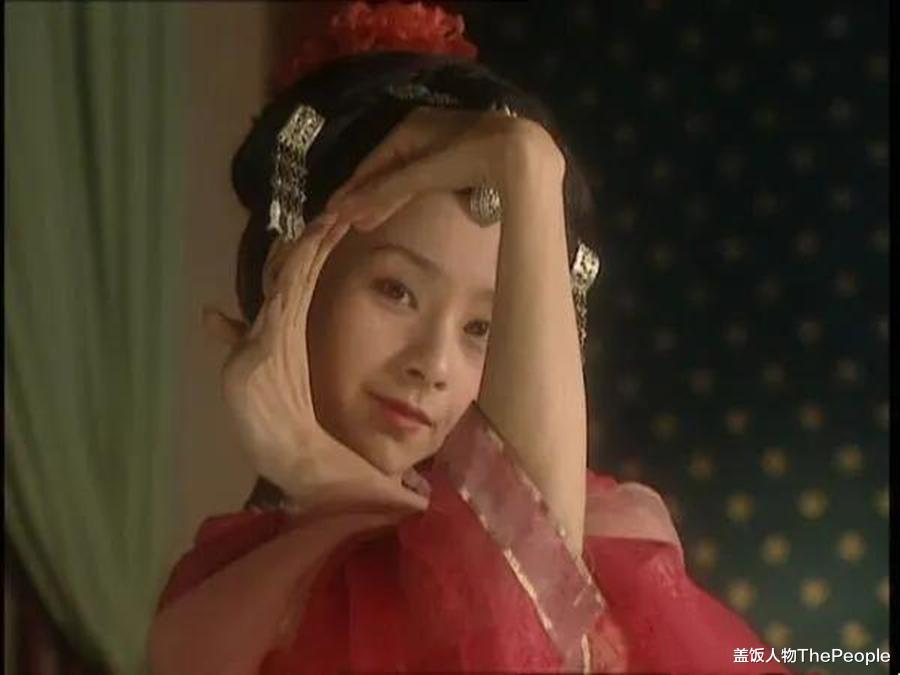 邓萃雯|长春电影节：邓萃雯发福，景甜“霸总范”，蔡少芬张晋又秀恩爱了