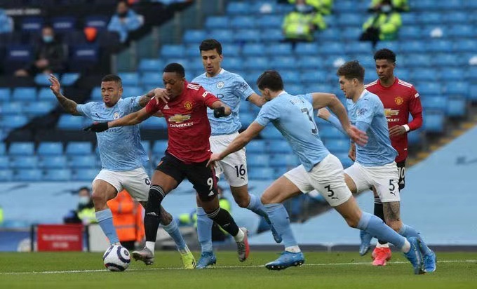 梁文博|复盘曼城0-2曼联：看苏英青训秀下限 享英法双星扛球队