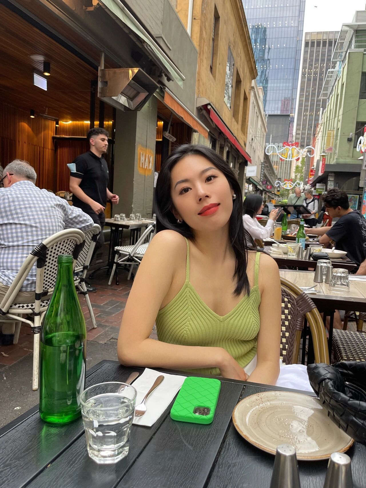 |朋友月薪才4千,一心要辞职做自媒体,该劝吗