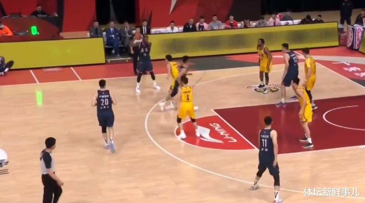 广东男篮|输球又输人！广东男篮106-97江苏，李楠曝内情，杜锋引热议，谁注意赵睿举动